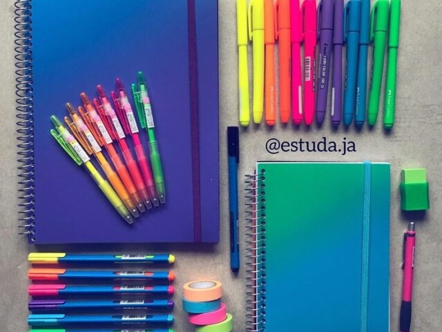 Material escolar neon