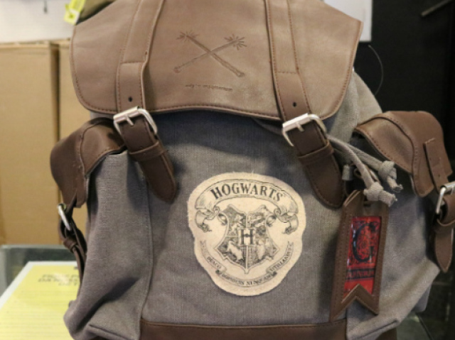 Uma mochila do estilo Hogwarts, uma coisa mais geek.