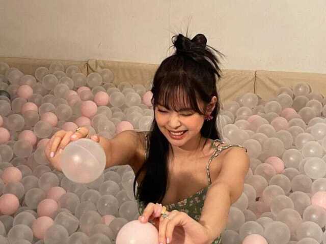 JENNIE
(blackpink)