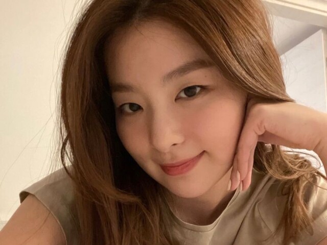 SEULGI
(Red Velvet)