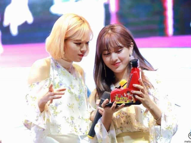 Jihyo e jeongyeon <3