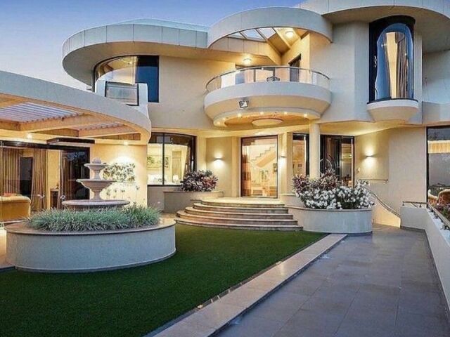LUXUOSA