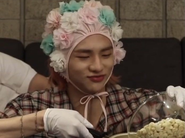 O hyunjin e o deboche delecom o cabelinho
Cor de rosaa