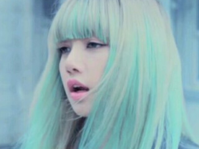 Blue hair- Lisa