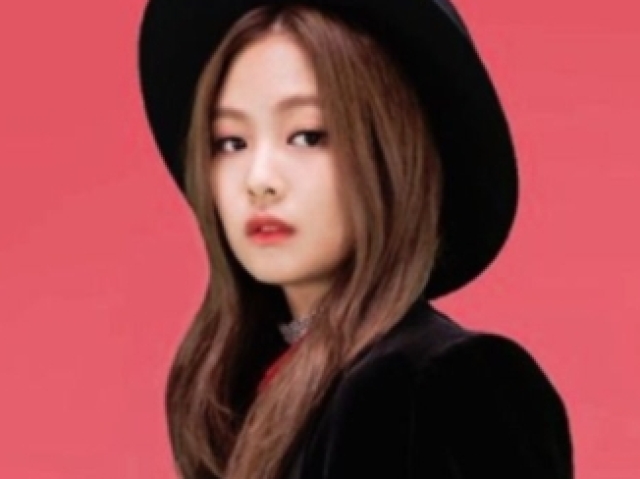Brown hair- Jennie
