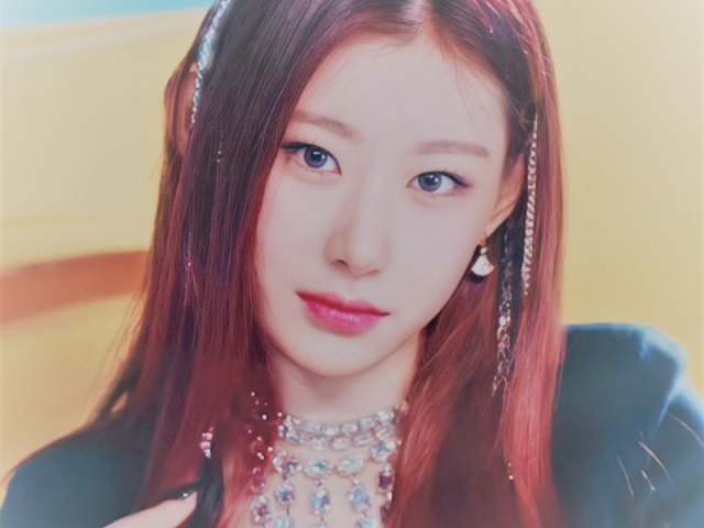 ๑՞. Esse idol já debutou solo? ༊*·˚