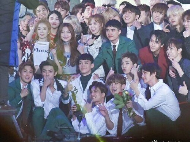 Monte seu grupo de kpop na sorte ~â