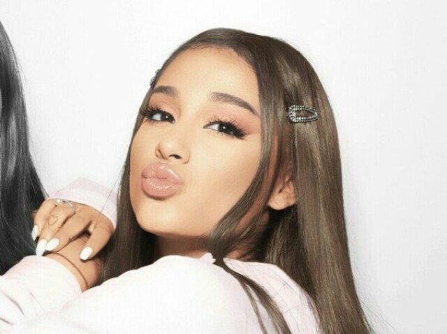 Ariana grande!⏳