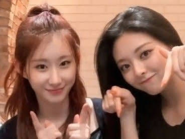 Dupla (Chaeryeong e Yuna)