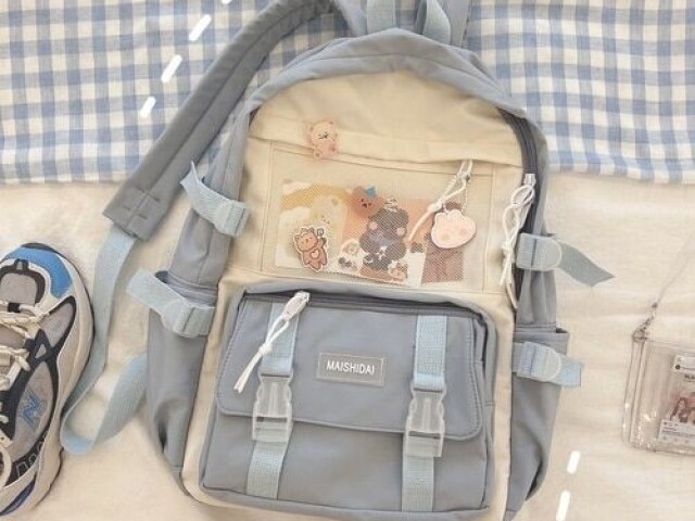 🎒