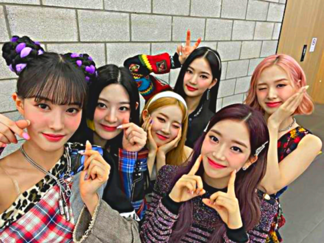 ꒰ StayC : Acerte o nome da integrante em coreano ꒱ ➡ Parceria com "🦋 𝙻𝚘𝚟𝚎 🦋" ⬅