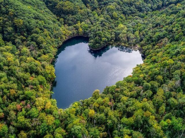 Visitar o lago em forma de coração