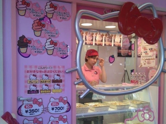 Fazer um lanchinho nessa barraquinha da Hello Kitty <333