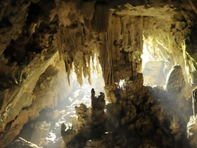 caverna/caverna sub-aquática/ caverna na montanha