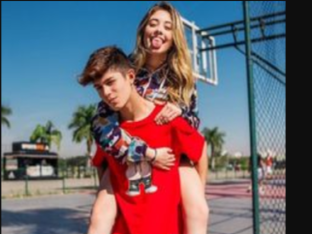 Ele q postou essa Legenda: ela pode ser chata, barraquera,doida,surtada mais ela ñ deixa de ser minha irmã te amo sua chata