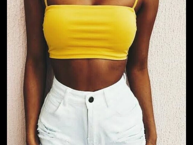 Um cropped e um short branco