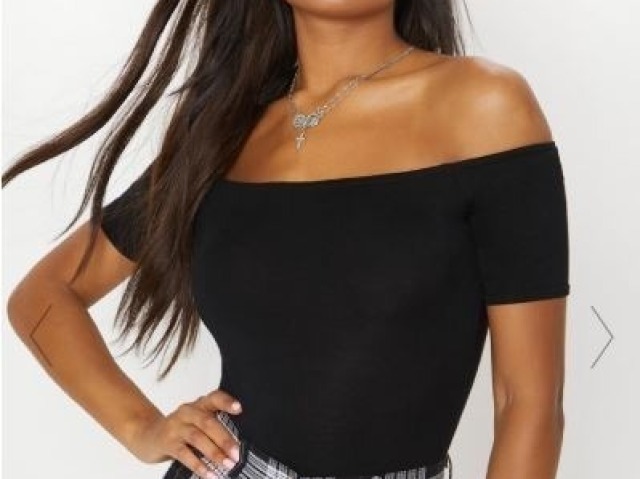 Blusa preta simples e bonita