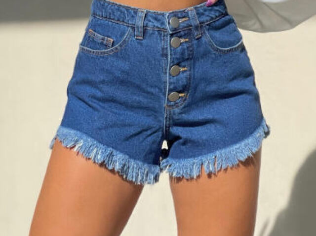 Short jeans azul escuro simples e bonito