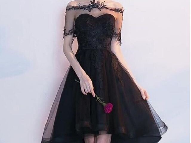 Um vestido mais fashion.
👁️👄👁️💅