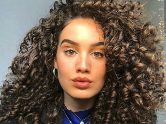 Nome: Luiza Soares
Idade: 35 anos
Naciolidade: brasileira