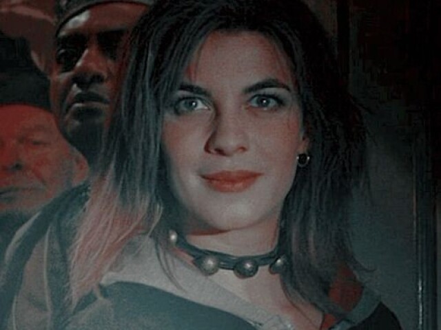 tonks e luna, tonks pois ela tem coisas iconicas e falas iconicas, como "dont call me nymphadora", tambem sua força e seu sacrificio pelo seu filho, e depois de ter morrido por ele, obvio q chorei 💔💔💔
luna pq o jeito dela tb tem uma participacao, eu acho mto fofo o quadro dela escrito "FRIENDS" com o harry, o neville, a ginny, o ron e a hermione, e como ela enfrentava bullying tao facil, nao se importando, e a morte da sua mae bem estranha