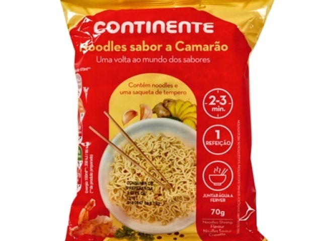 noodles de saca do continente de galinha que custam 0,64 cêntimos