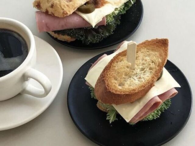 Olha esses sanduichínhos!! Socorro, eu quero!