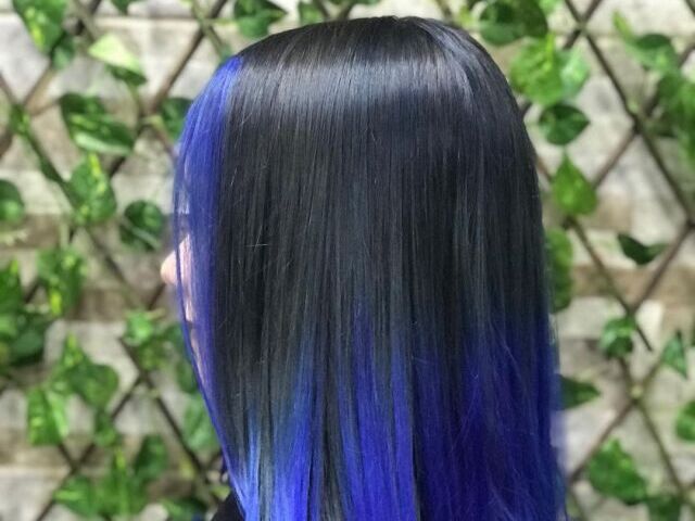 Cabelo médio azul ótima combinação