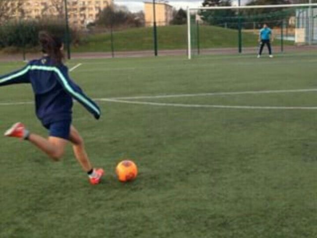 jogar futebol ⚽ ou outro desporto