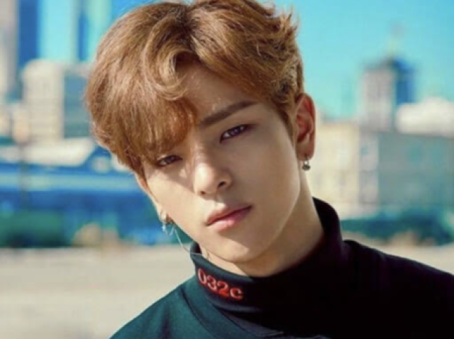 Woojin ex-Stray Kids. Saiu no meio da produção de um comeback, assediou a Chaeryeong do ITZY, fez bullying com os ex-colegas de grupo, é pra continuar?