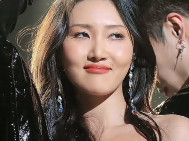 Hwasa (Mamamoo)