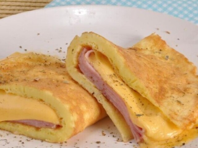 Omelete com queijo e presunto