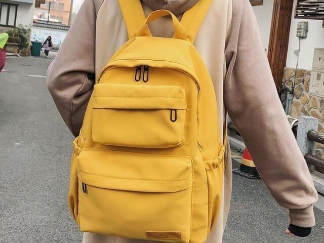 🎒