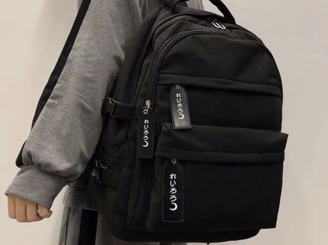 🎒