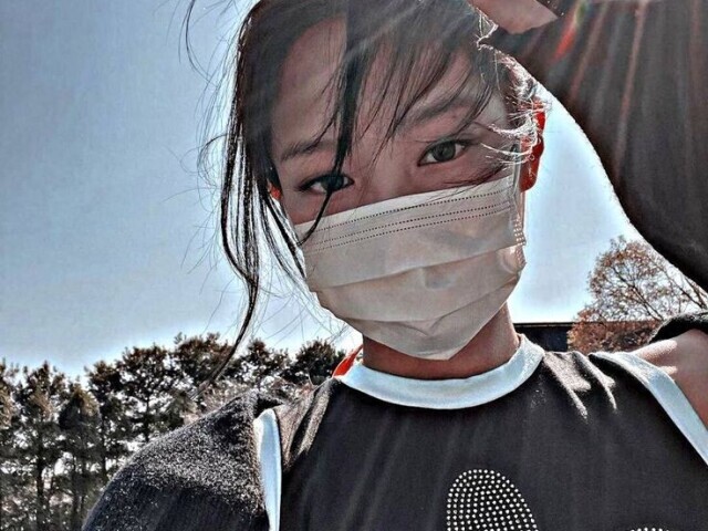 Jennie └( ^ω^)」