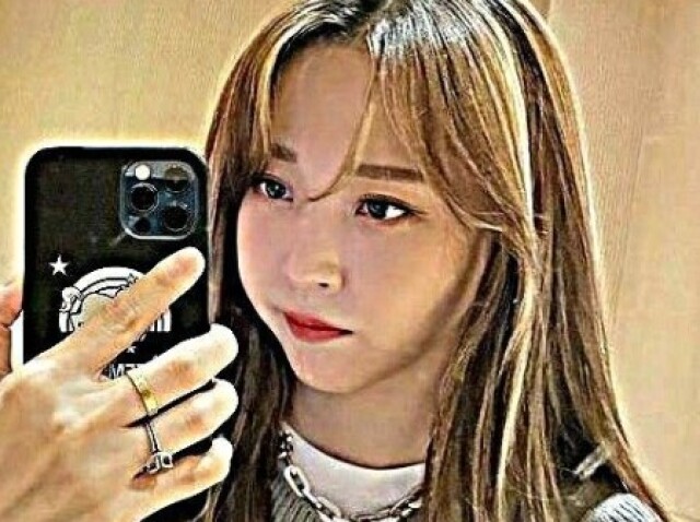 Moonbyul (。•̀ᴗ-)✧