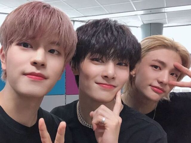 – 3IN (Seungmin, Jeongin e Hyunjin)