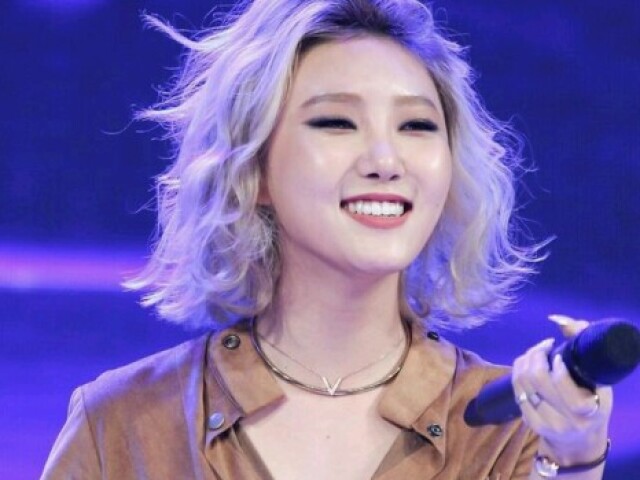 Hwasa (MAMAMOO)