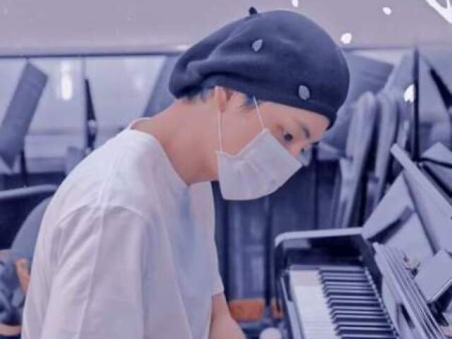 Tocar piano com o taehyung