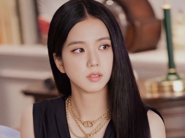 Jisoo (Black pink)