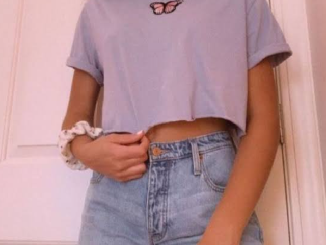 Amei essa!! Q linda!! (é uma cropped de manga e uma calça jeans)