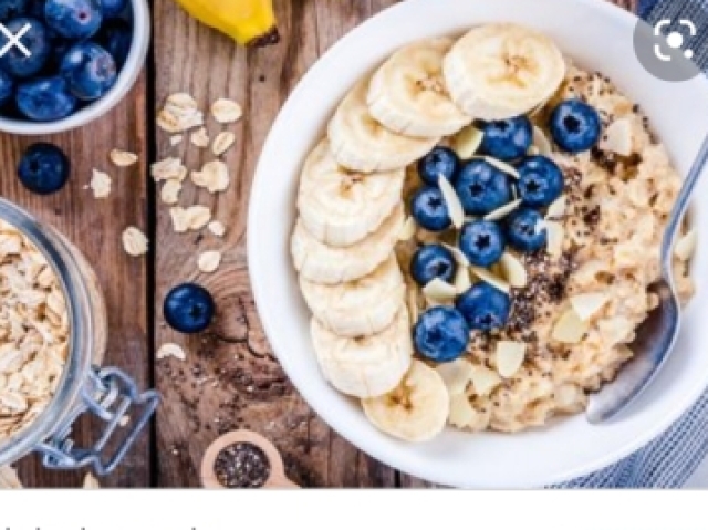 Cereais com bananas e mirtilos🥣🍌