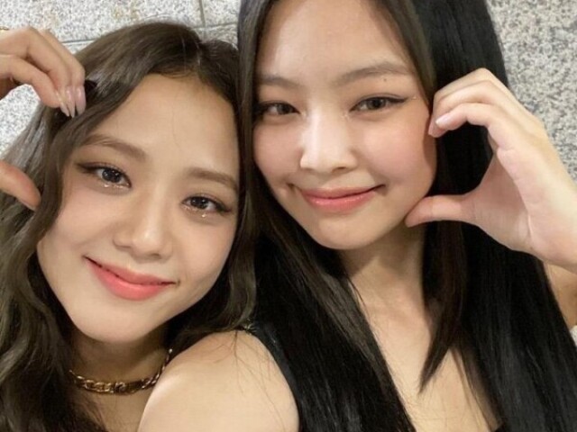 Jennie & Jisoo