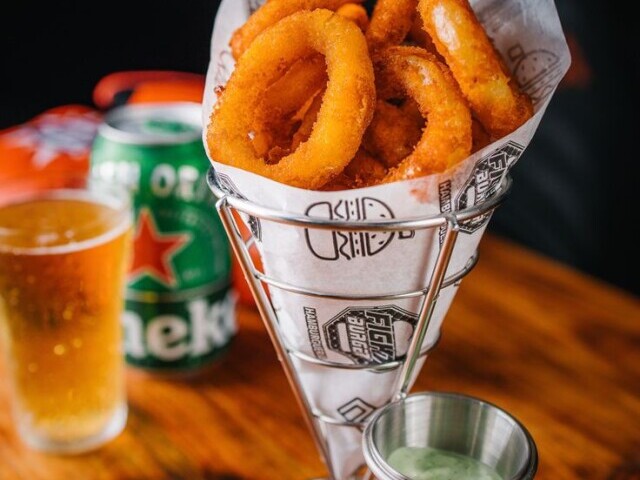 Porção de
<<
Cebola empanada, e molho de alho