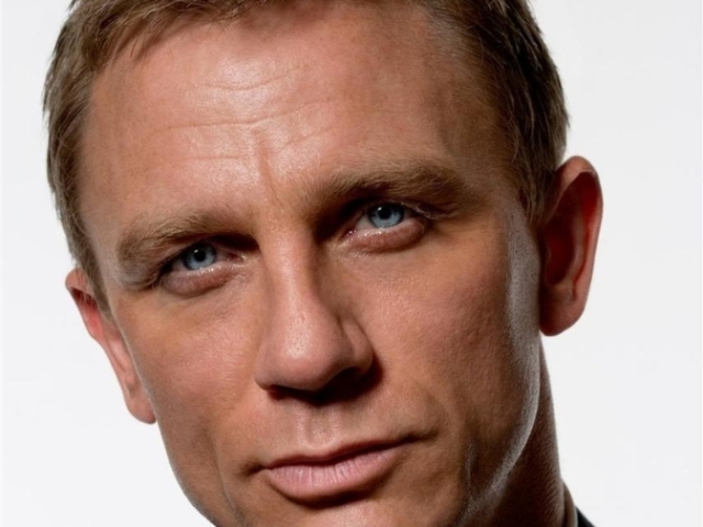 Daniel Craig