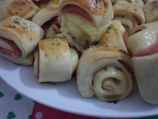 pão com queijo e presunto