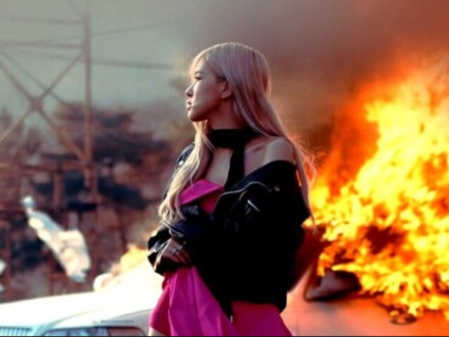 On the ground-Rosé