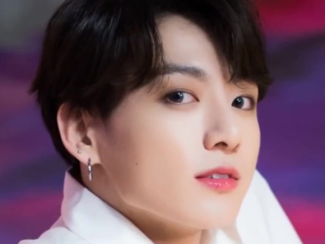 Esse é o Jung kook, mas finge que ele não é famoso..🌸🌈🥰❤️😻💕😽