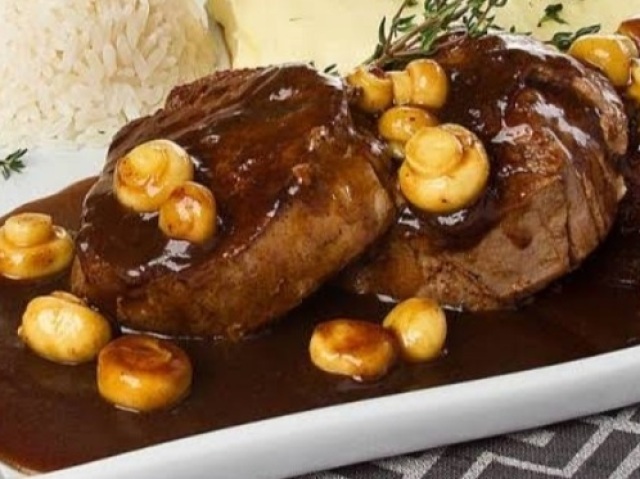 Carne ao molho madeiro
