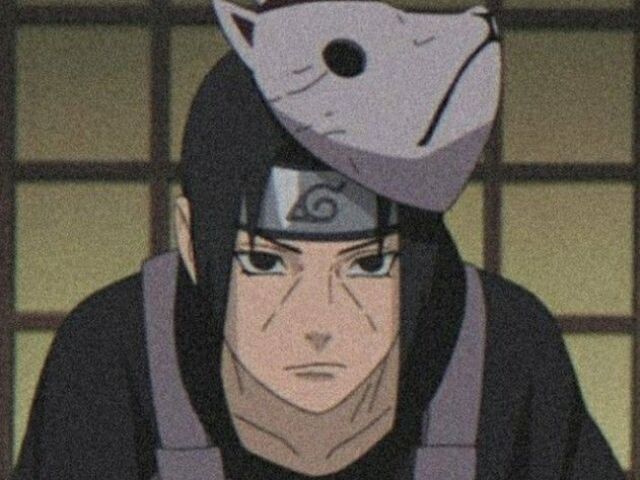 Itachi, porque ele matou toda a sua família